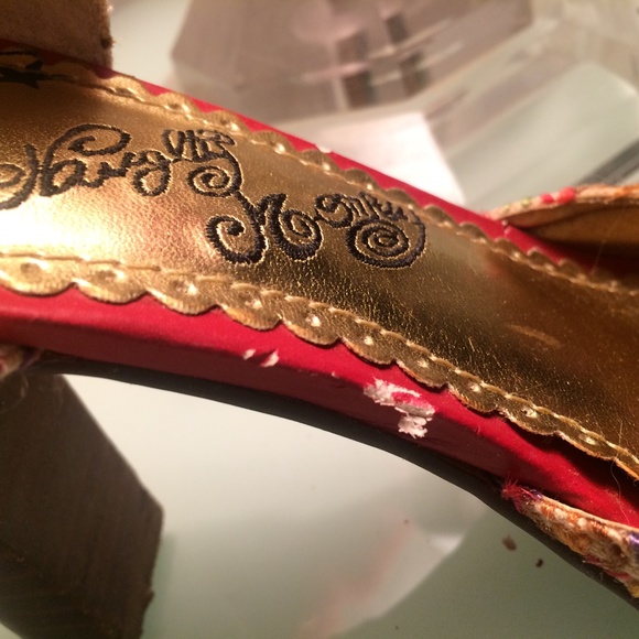 NAUGHTY MONKEY-PUMPS-EMBROIDERED-US SIZE 8 1/2 - Picture 5 of 8